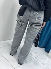 Carica l&#39;immagine nel visualizzatore di Gallery, JEANS CON STRAPPATURE
