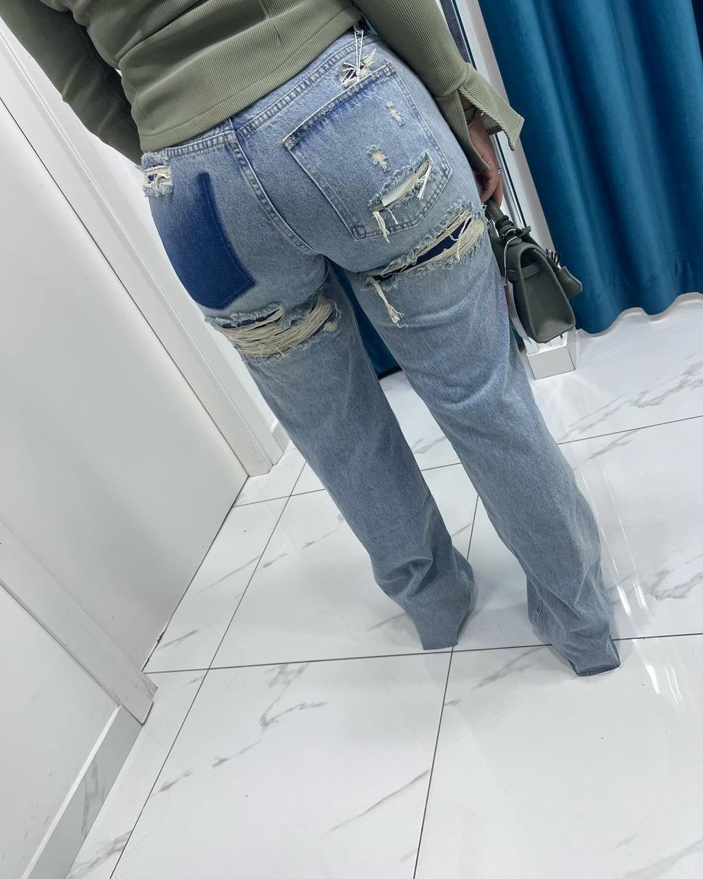 JEANS CON STRAPPATURE